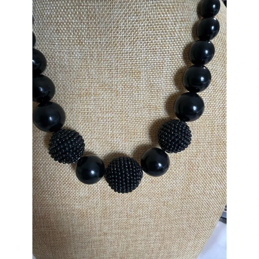 Chunky Black Graduated Bead Statement Necklace with Textured Berry‎ Accents